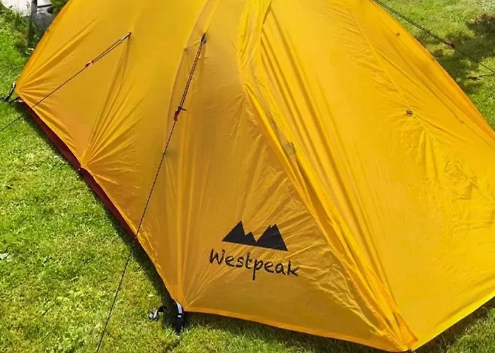 8 Person In Maloy-by Traum